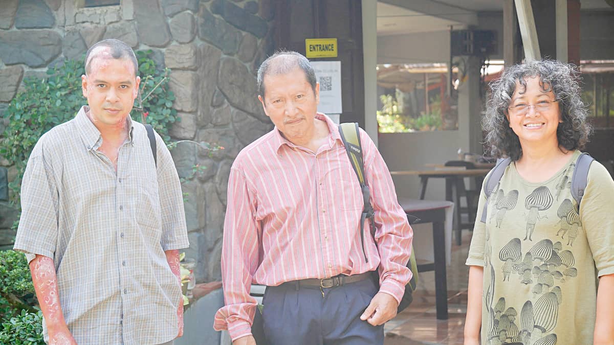 JOHN Lloyd Cruz, Ronnie Lazaro, and Shamaine Centenera-Buencamino in 'Kapag Wala nang Mga Alon.'