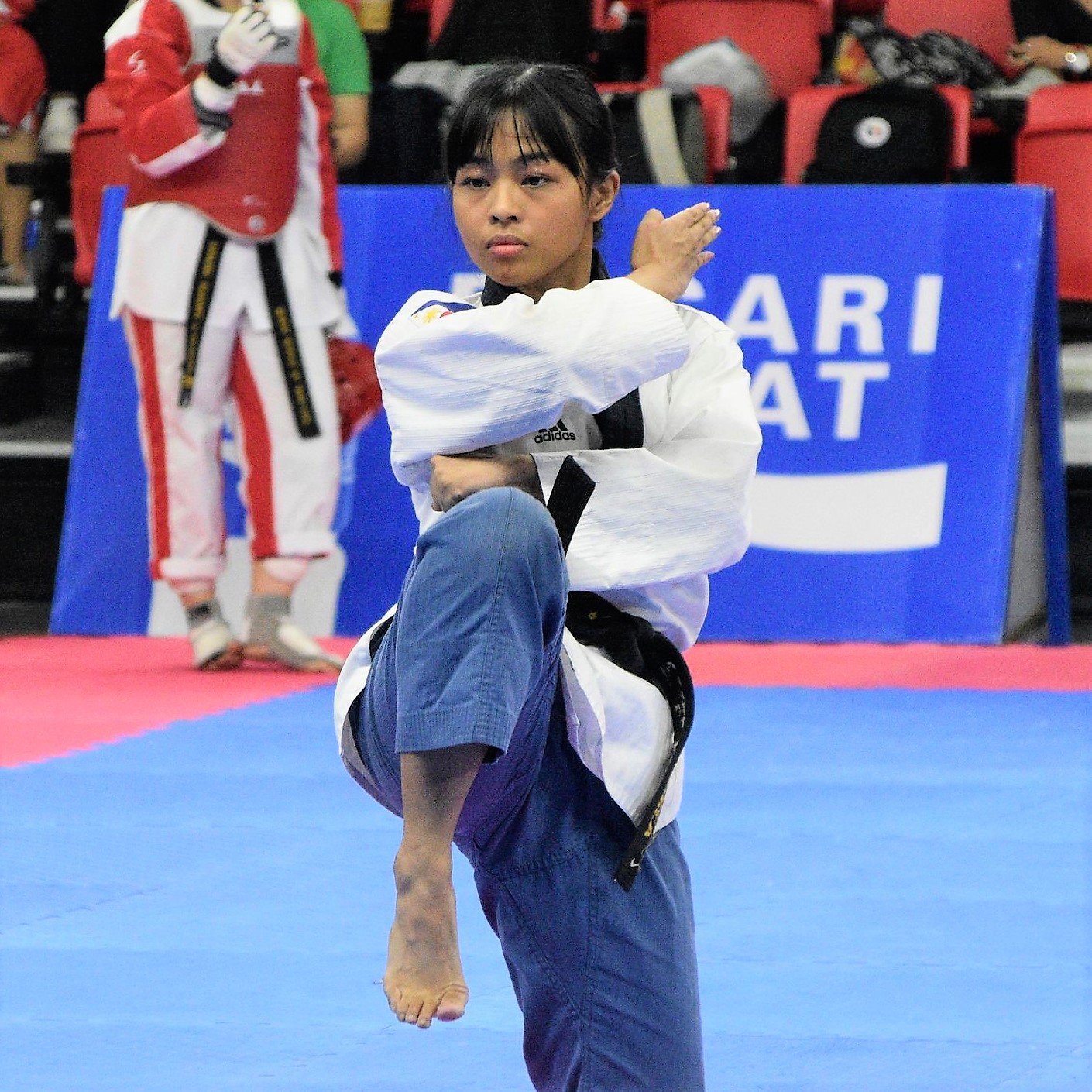 Ninobla defends taekwondo title