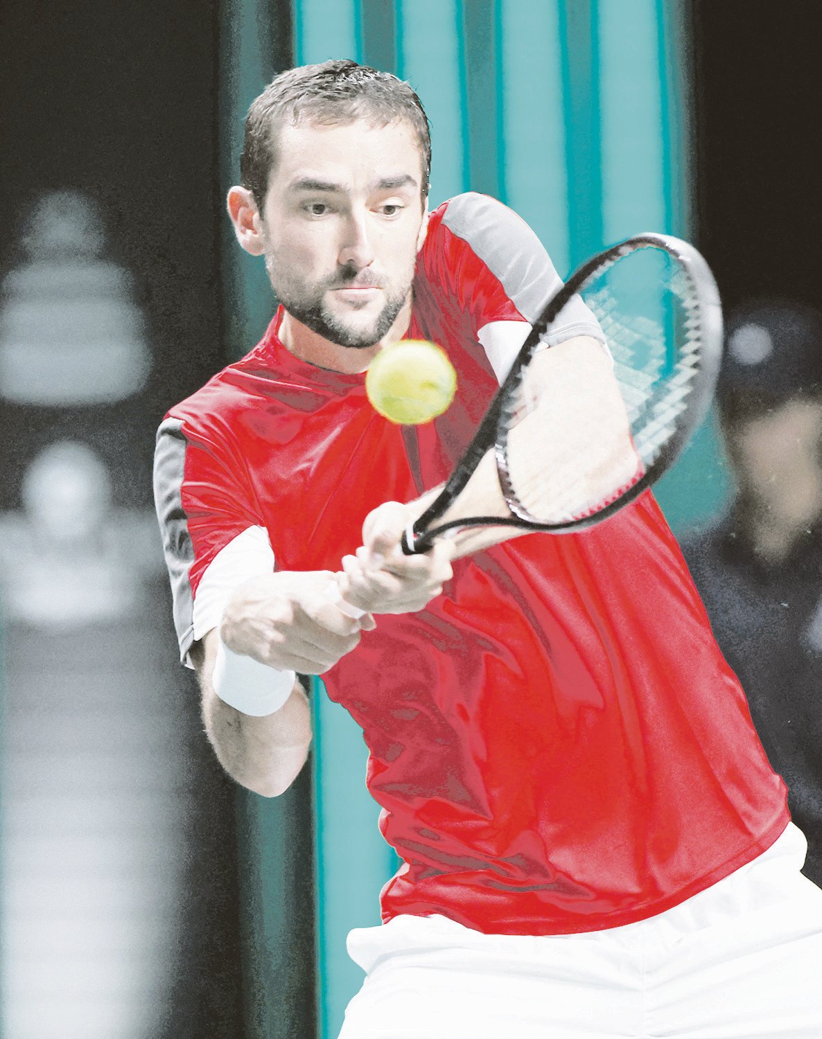 Croatia's Marin Cilic returns the ball to Spain’s Pablo Carreno Busta during the men's single quarter-final tennis match between Croatia and Spain of the Davis Cup tennis tournament at the Martin Carpena sportshall, in Malaga on November 23, 2022. (Photo by Thomas COEX / AFP)