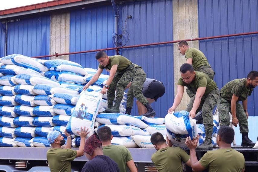 Maxwealth Infinity Holdings donated 7,000 sacks of rice to the Department of Social Welfare and Development as relief aid for the families affected by Typhoon "Paeng". (Photo courtesy of Maxwealth Infinity Holdings)