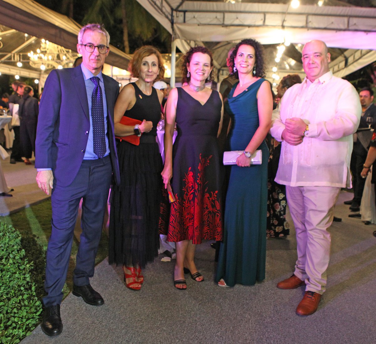 COLOMBIA Ambassador to the Philippines Marcela Ordóñez (middle) with other important guests at the Spain National Day celebration.