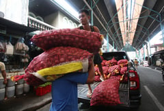 Gov’t agents seize 744 kilos of smuggled onions in public markets