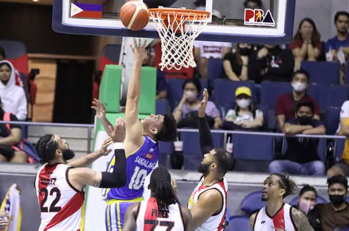 Magnolia clinches quarterfinal slot, wards off SMB