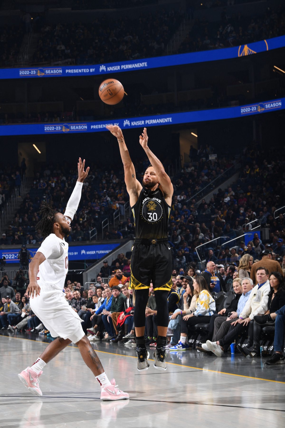 Curry, Warriors whip Cavaliers