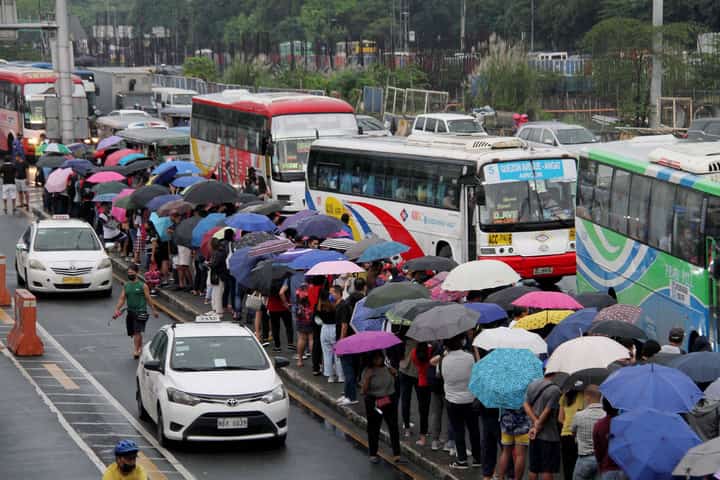 Tulfo seeks probe into TNVS surge fees