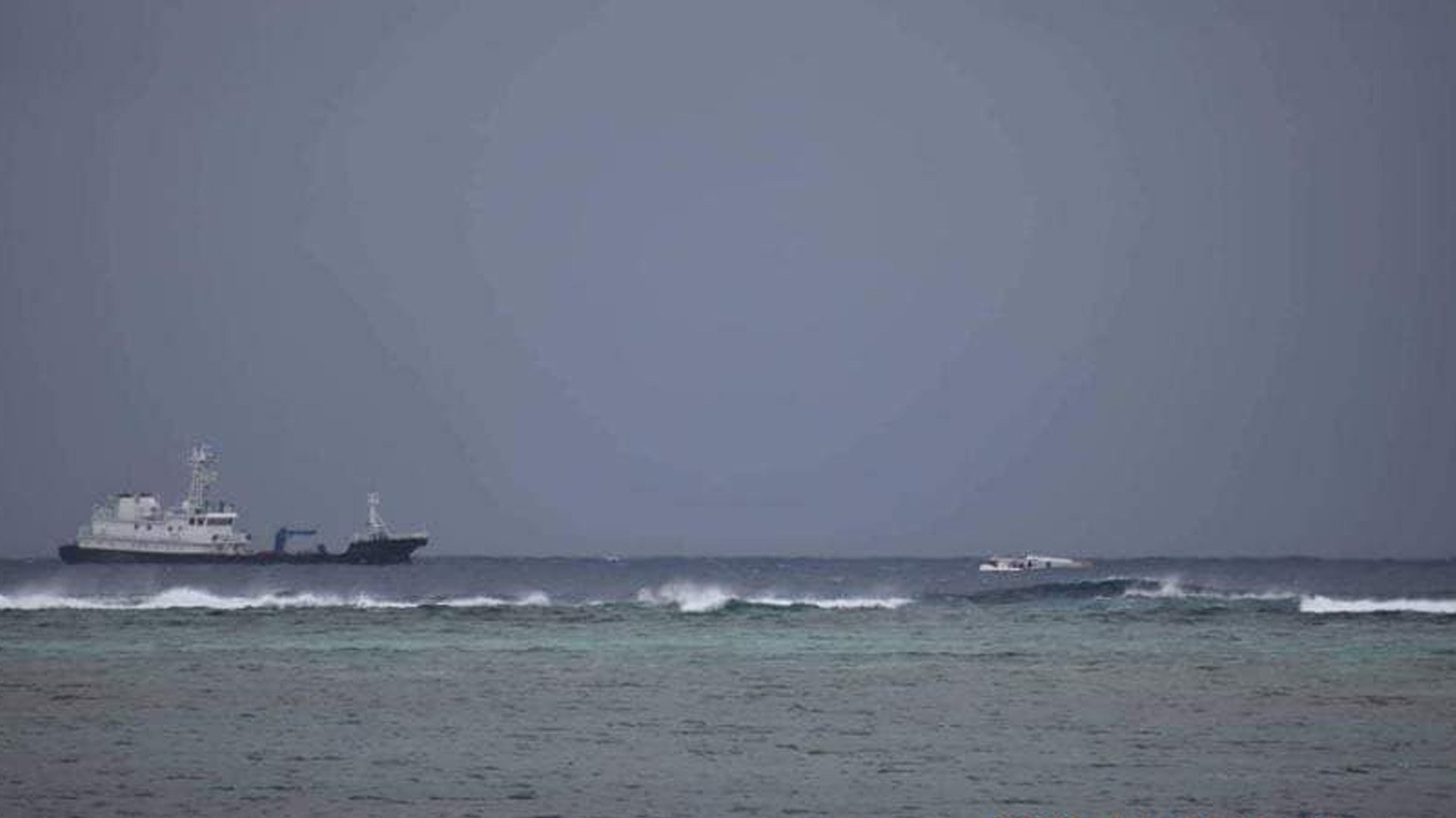 Chinese Coast Guard forcibly takes satellite debris found by Phl Navy