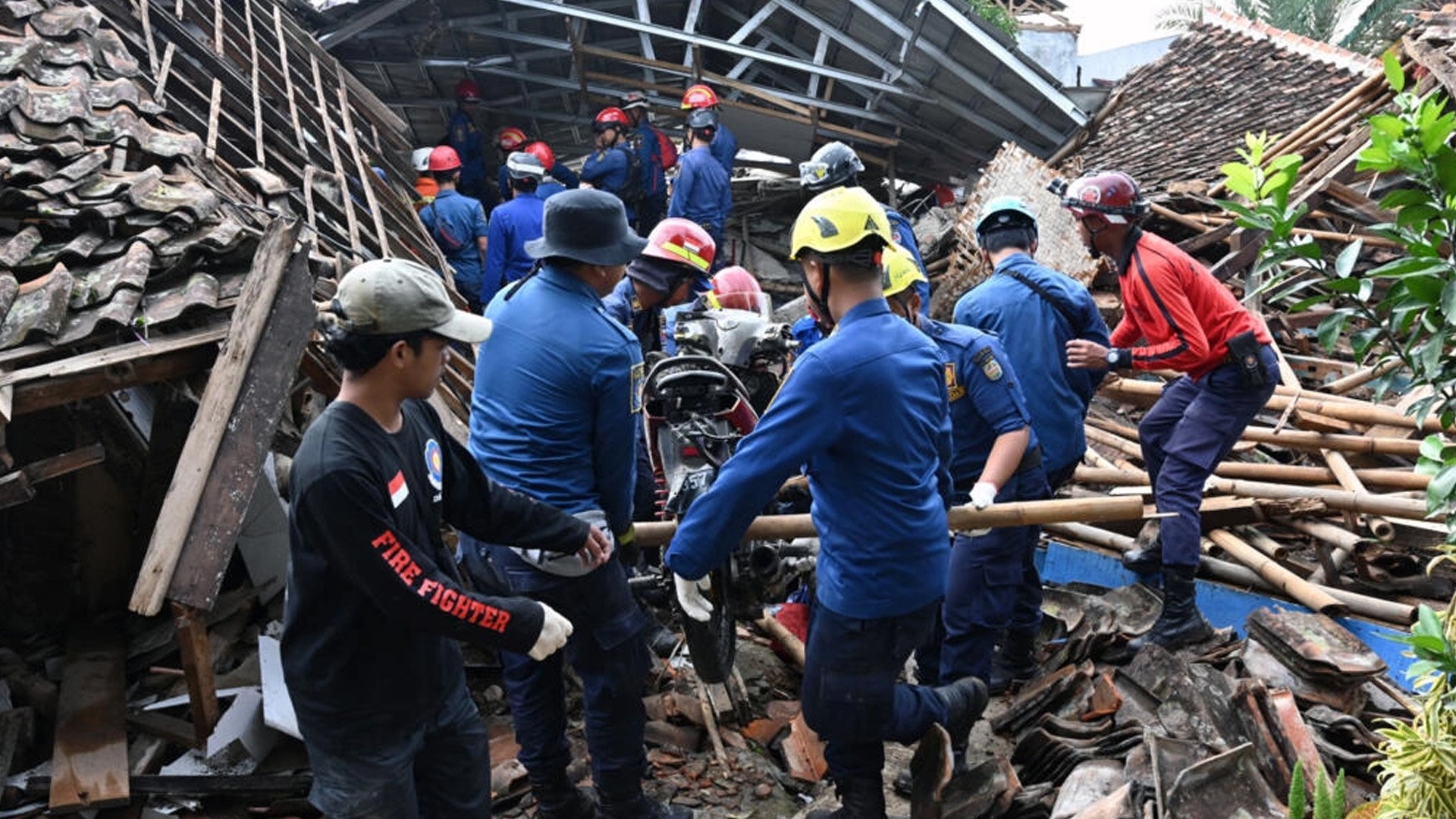 A young boy survives the deadly earthquake but loses his mom and grandma