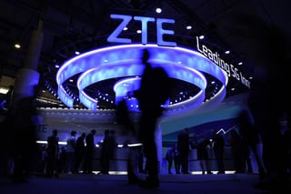 US bans gear from China’s Huawei and ZTE over security risk