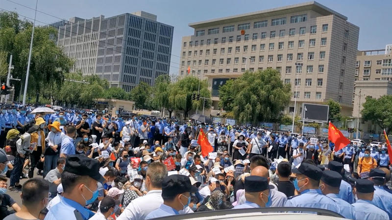 Protests erupt at China iPhone factory