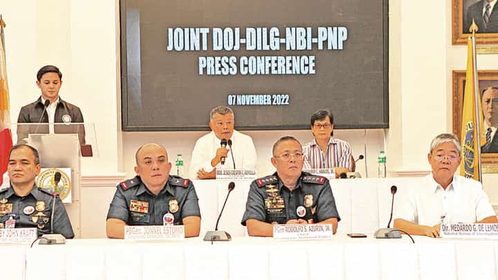 Murder, they say At the press conference for the Percy Lapid double murder case, authorities announced that charges were filed against suspended Bureau of Corrections chief Gerald Bantag, BuCor’s Directorate for Security and Operations Superintendent Ricardo Zulueta, and others. In photo are (back row, seated, from left) Justice Secretary Jesus Crispin Remulla and Interior and Local Government Benjamin Abalos Jr.; (front row, from left) P/Brig. Gen. Kirby John Kraft of DCADD Southern Police District, P/Brig. Gen. Jonnel Estomo, regional director NCRPO, Philippine National Police Chief Rodolfo Azurin Jr., and National Bureau of Investigation Director Medardo de Lemos. | PHOTOGRAPH BY Joey Sanchez Mendoza FOR THE DAILY TRIBUNE @tribunephl_joey
