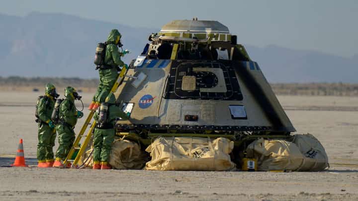 BOEING and NASA teams work around the CST-100 Starliner spacecraft after it landed at White Sands Missile Range’s Space Harbor early this year. The spacecraft’s first manned flight had been hit by one glitch after another, causing its reset. | BILL INGALIS/NASA/Agence france-presse