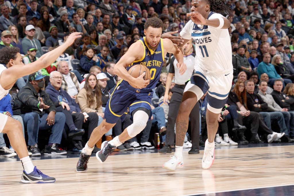 Warriors trample Timberwolves