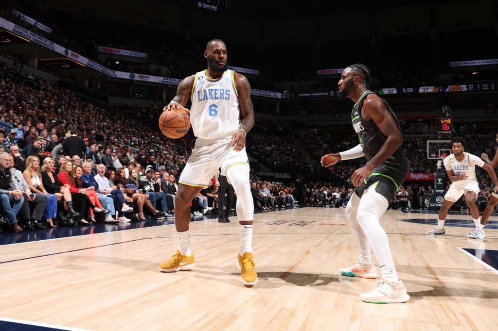 Lakers notch first  triumph of NBA season