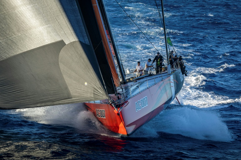 Andoo Comanche tops Sydney-Hobart