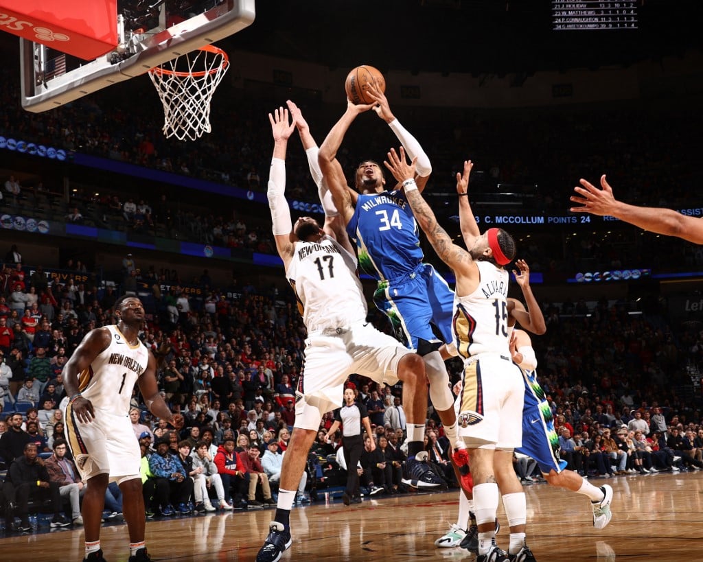 Antetokounmpo’s 42 points propel Bucks past Pelicans