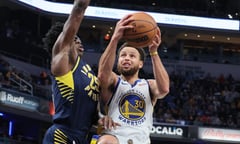 Curry suffers shoulder injury in Golden State loss at Indiana