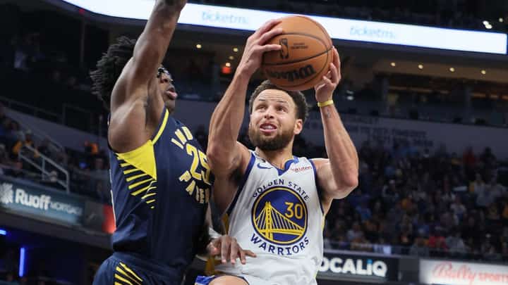 Stephen Curry of the Golden State Warriors against the Indiana Pacers. Photo by ANDY LYONS / GETTY IMAGES NORTH AMERICA / Getty Images via AFP