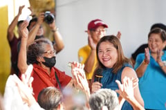Las Piñas residents get Pamaskong Handog Package