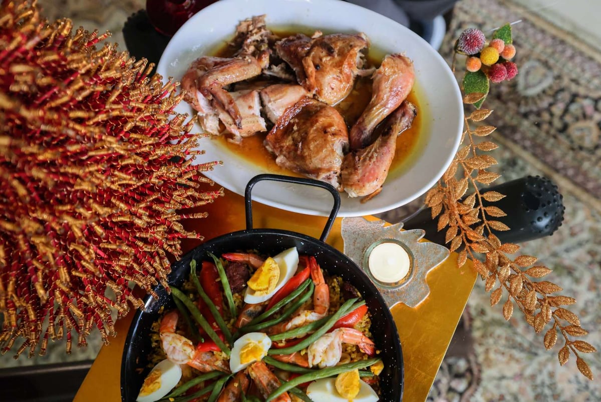 Paella and roasted chicken, specialties of the Jacinto kitchen, are served hot for a late afternoon repast
