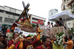 Quiapo Church reminds devotees that climbing the carriage of Black Nazarene is prohibited