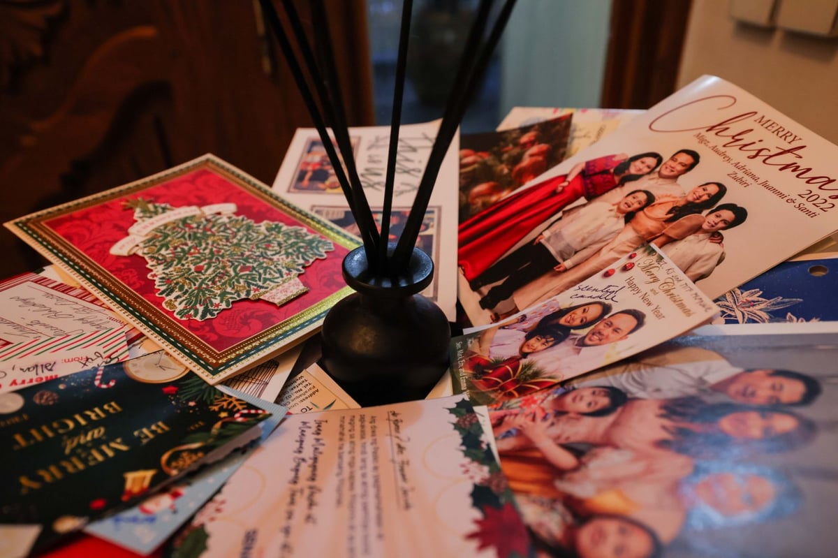 An assemblage of newly received Christmas cards from dignitary and politician friends is a testimony to the popularity of RJ and Frannie