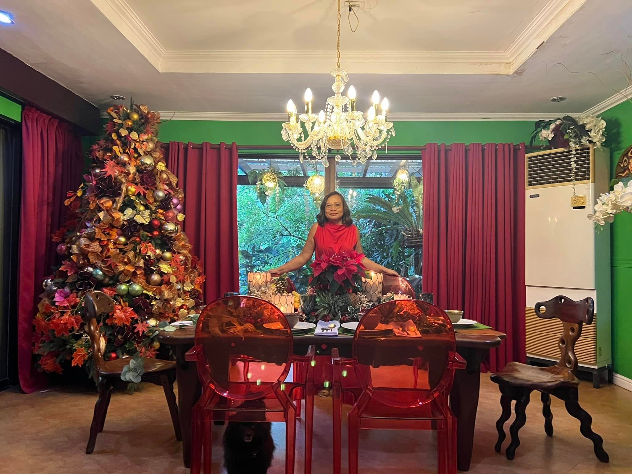 GEMMA stands behind the formal dinner setting on a Jerry Araos table.