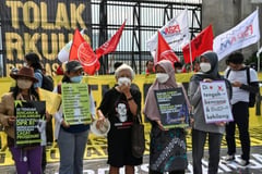 Indonesia outlaws extra-marital sex