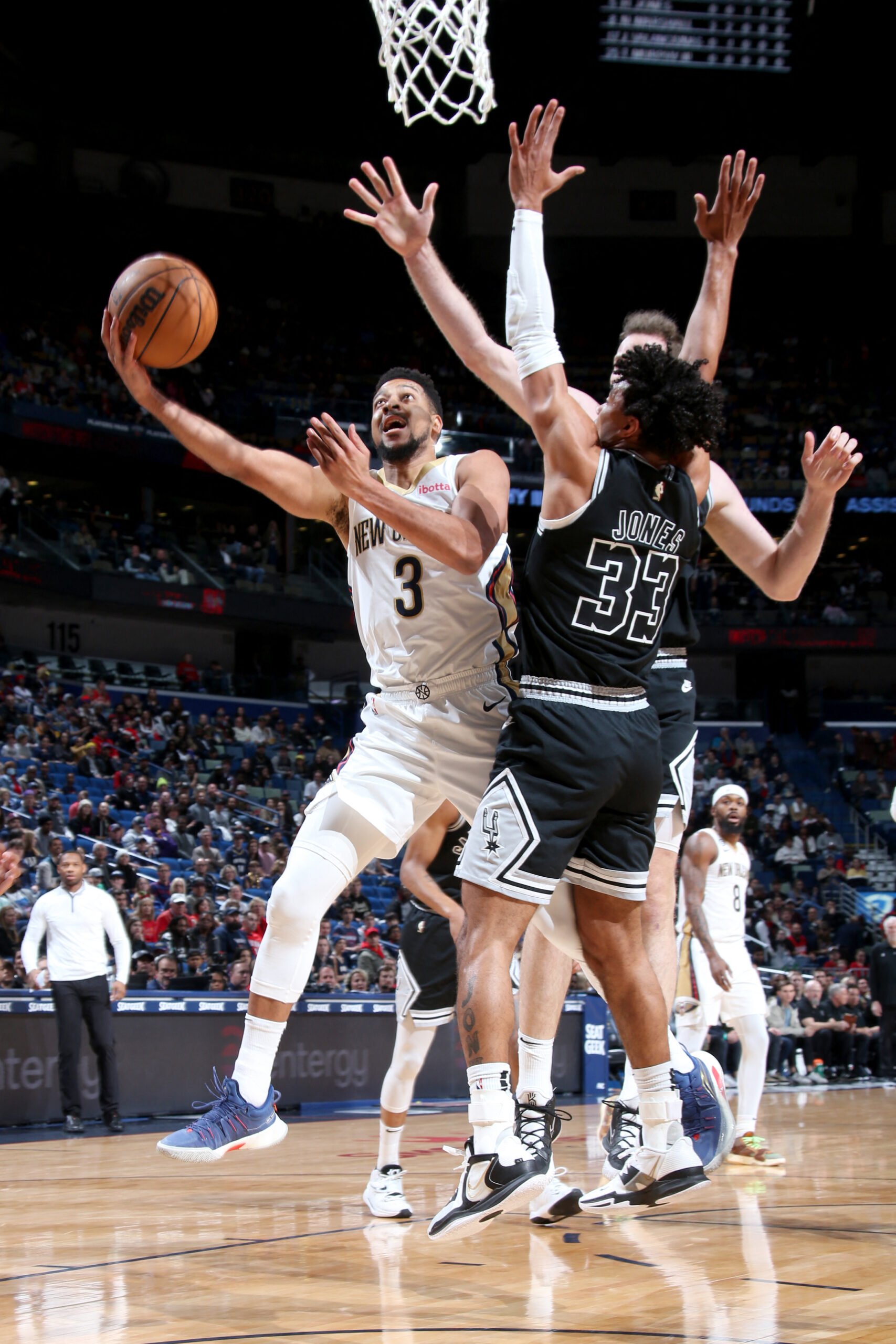 McCollum drops 40, lifts Pelicans