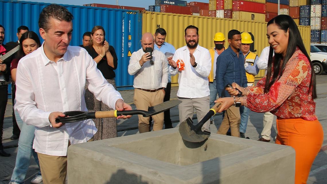 CMSA CEO José Antonio Contreras (left) and Colima Governor Indira Vizcaíno Silva lay the first stone for CMSA’s Phase 3 expansion during the project’s inauguration. (Photo courtesy of ICTSI)