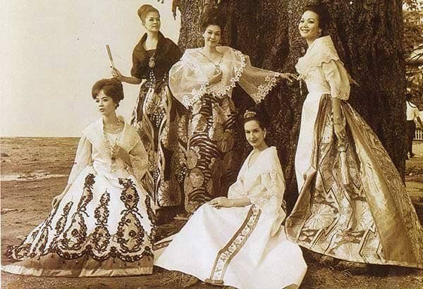 Conchitina Sevilla with Karilagan models.