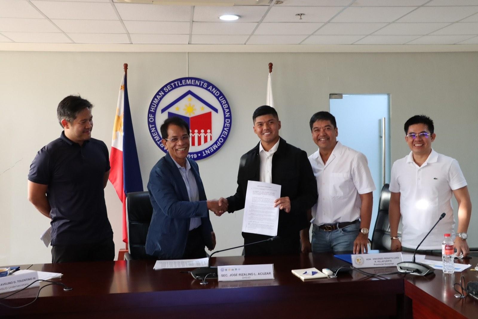 DHSUD, Camarines Sur sign MOU for vertical housing project
