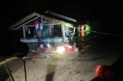 Mindanao floods force tens of thousands to flee homes