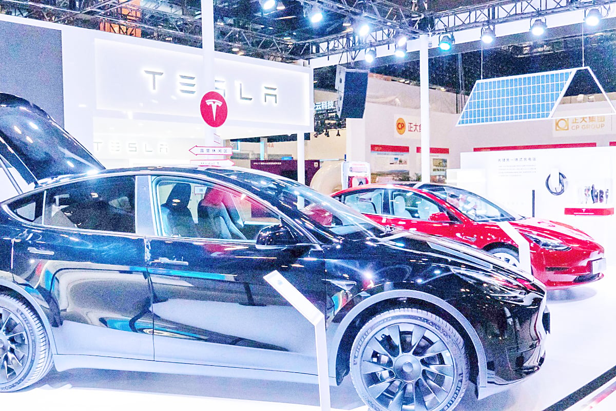 400,000 Teslas recalled