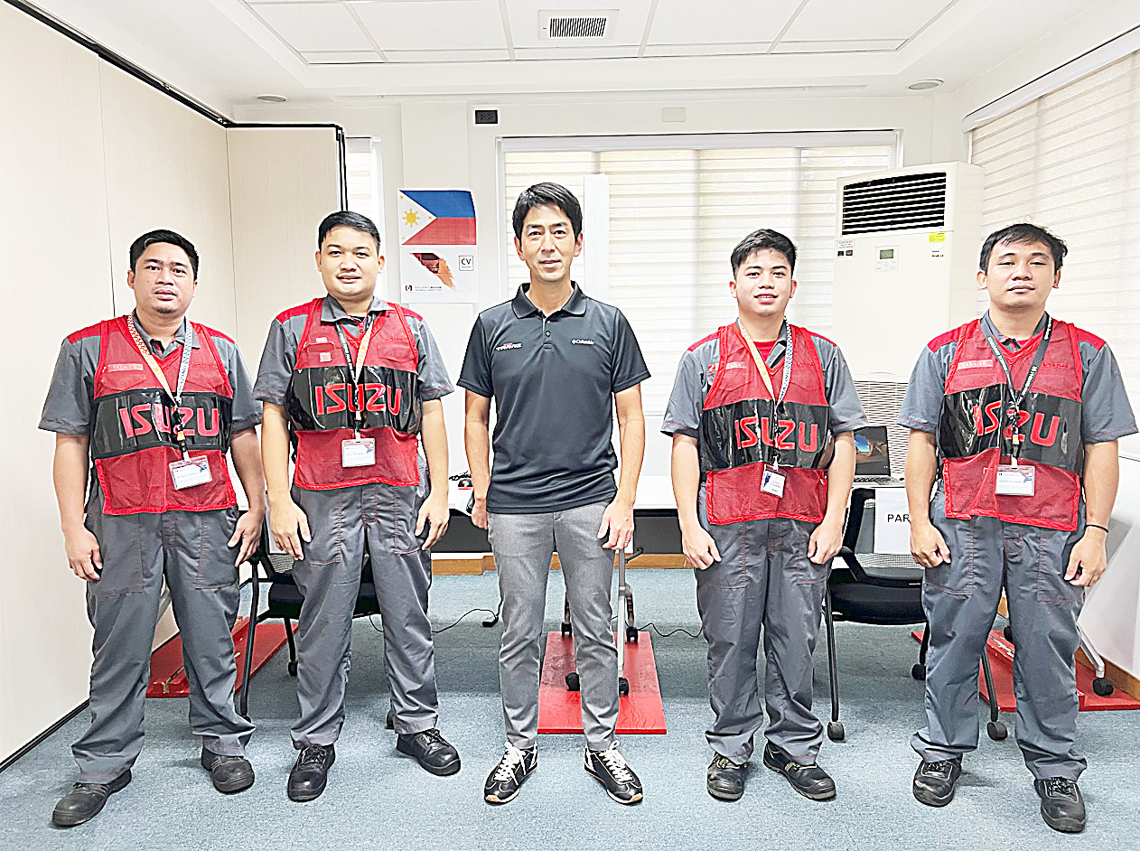 (FROM left) Reynaldo Gepulle of Isuzu Alabang; Arjay Ang-angan of Isuzu Pasig; IPC president Noboru Murakami; Edcel Saluday of Isuzu Pagbilao; Vicente Collantes of Isuzu Alabang represent the Philippine contingent.