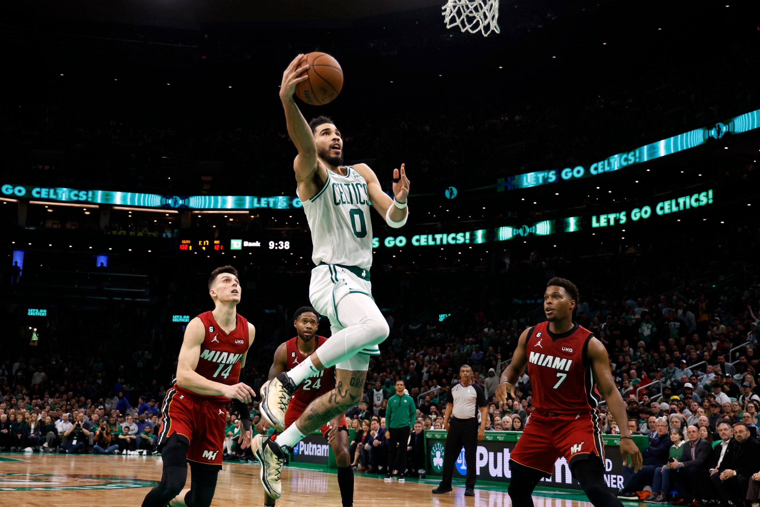 Tatum drops 49; Celtics torch Heat