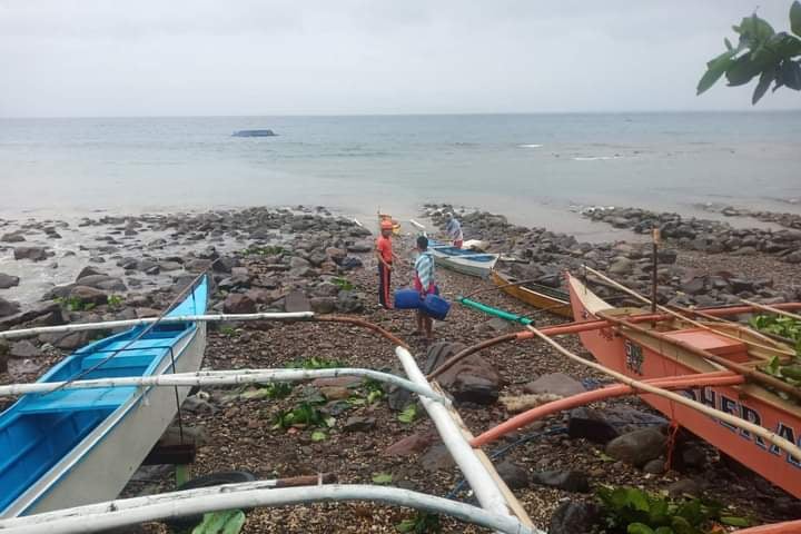 Huge waves kill 2 fishermen in Southern Leyte