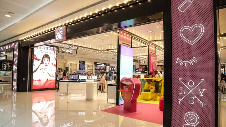 Photograph courtesy of SM
Look store at Mall of Asia.