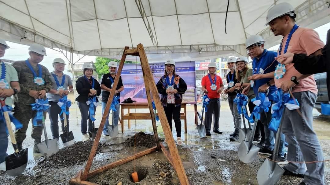 Eastern Samar Lone District Rep. Maria Fe Abunda led the groundbreaking ceremony of the soon to be constructed boardwalk in Oras town that is seen to boost local tourism.
