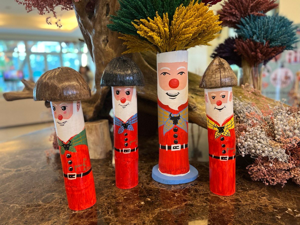 Pinoy Santa coin banks and trinkets.