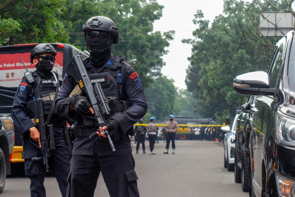Police secure the site of a suicide bombing outside a police station at Astanaanyar in Bandung, West Java province, on 7 December 2022. A police officer was killed and several others were injured in the attack , police said. (Photo by TIMUR MATAHARI / AFP)