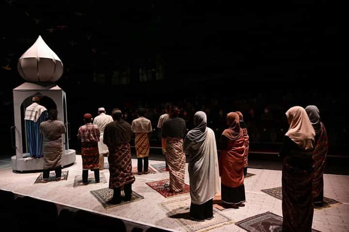 Scene from Tanghalang Pilipino’s ‘Anak Datu’. (Photograph courtesy of Kyle Venturillo)