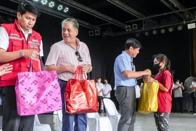 PBBM distributes gifts to street children in Manila