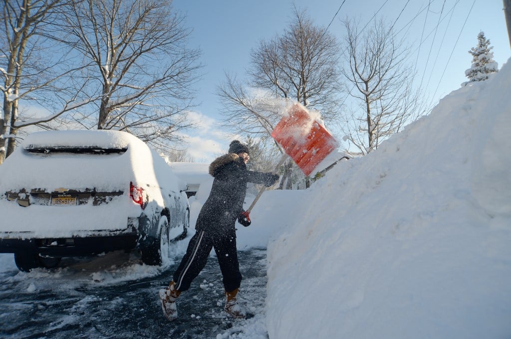 Savage US blizzard leaves 32 dead, power outages, travel snarls
