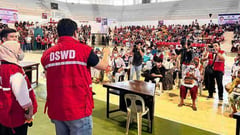 DSWD gives cash aid to 500 Sama-Badjao families