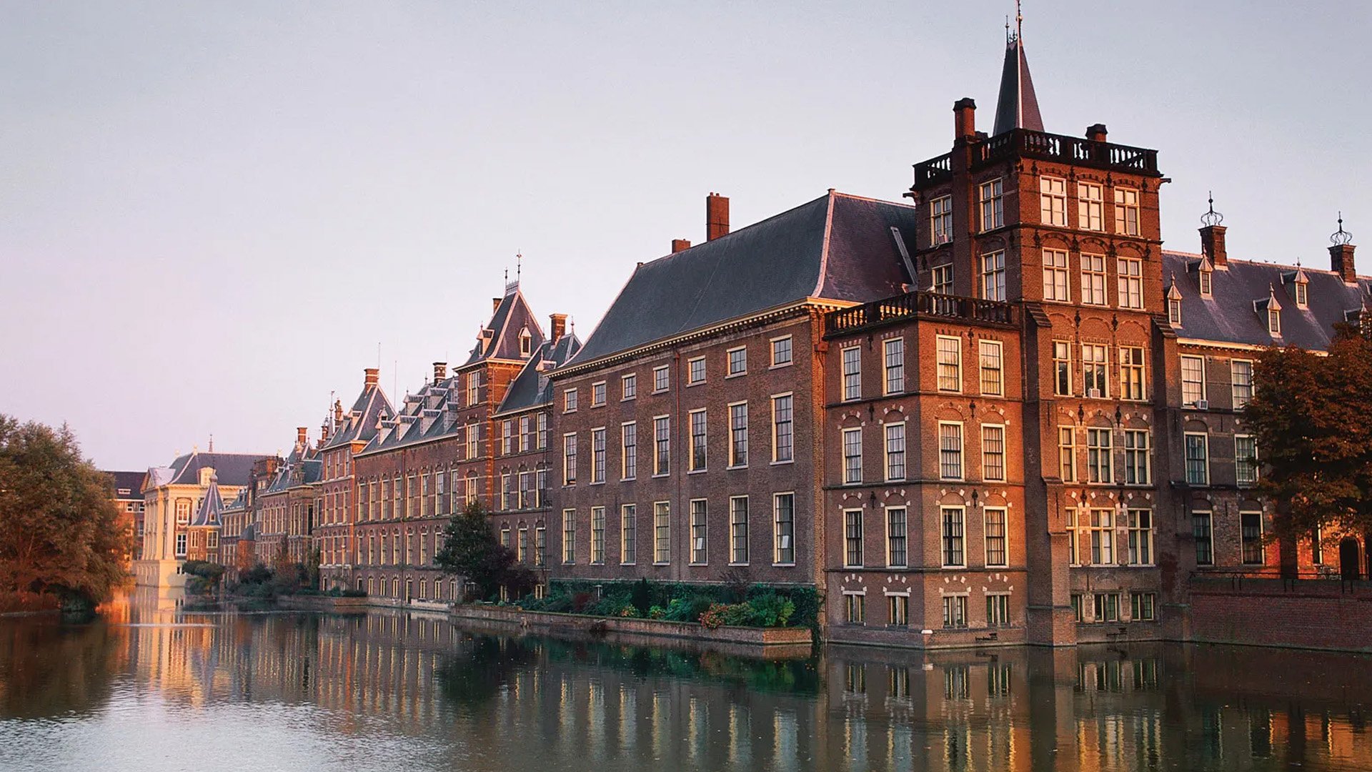 BoI courts Dutch to choose Manila