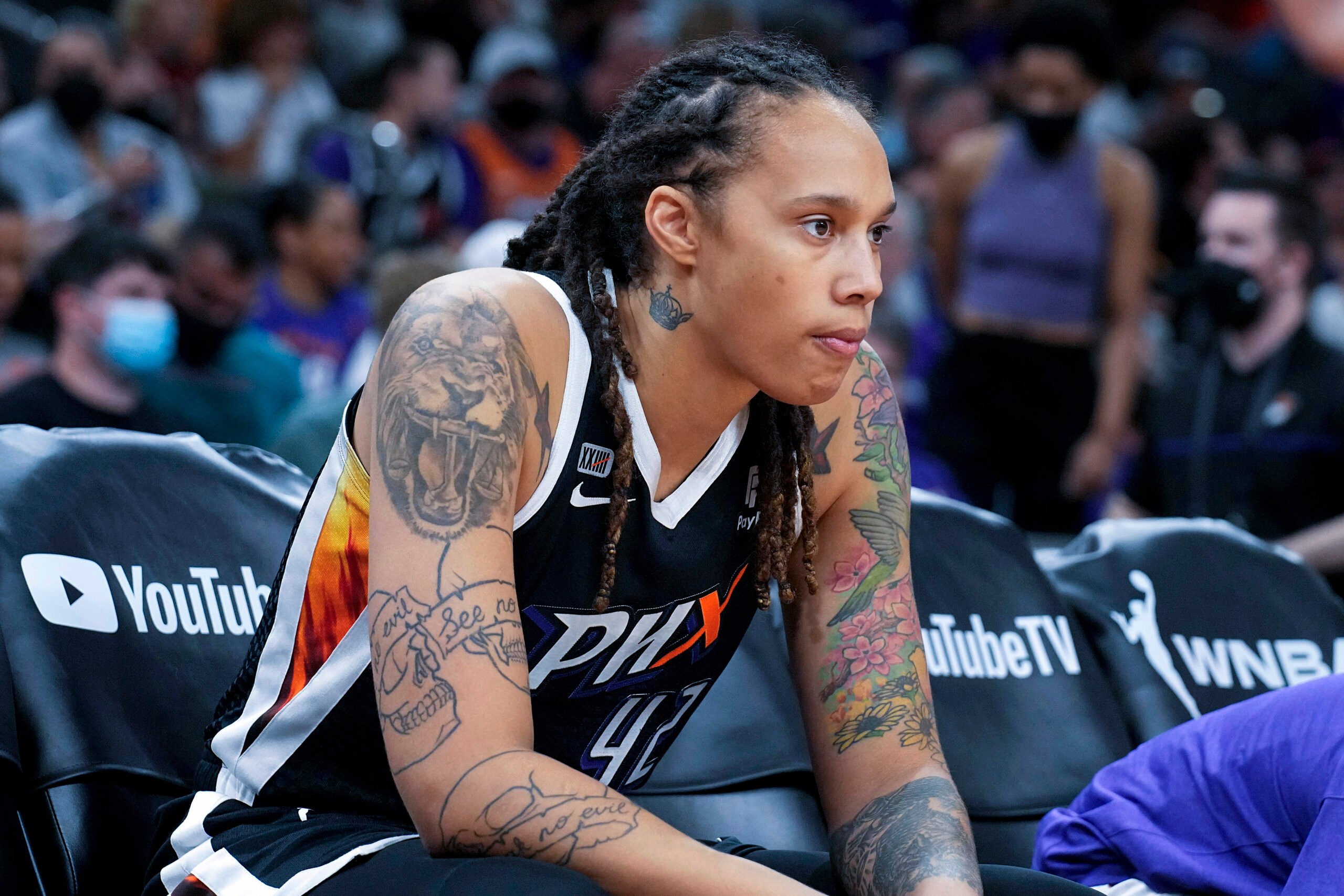 Freed Griner dunks in first workout  