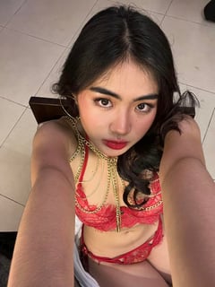 Azi Acosta, na-awkward