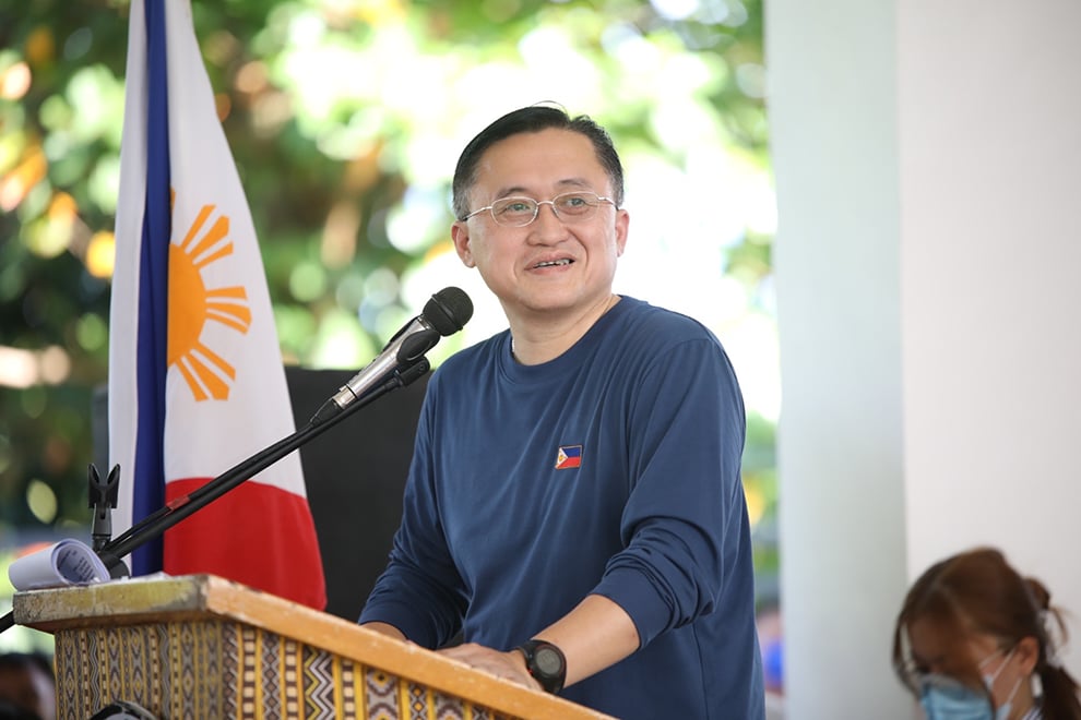 Bong Go urges Mandaue City, Cebu residents to prioritize health during a relief activity for indigents