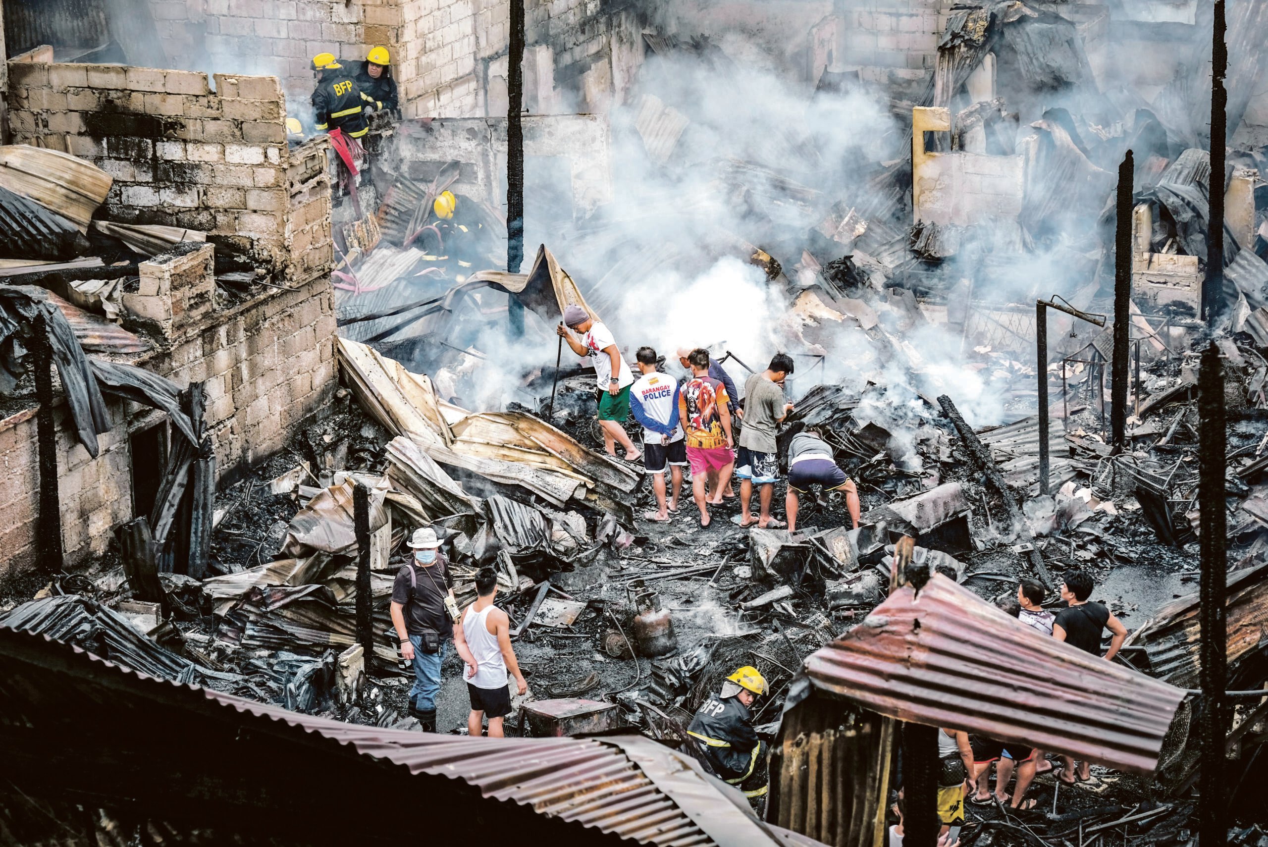 Fire kills twin girls, 4 others