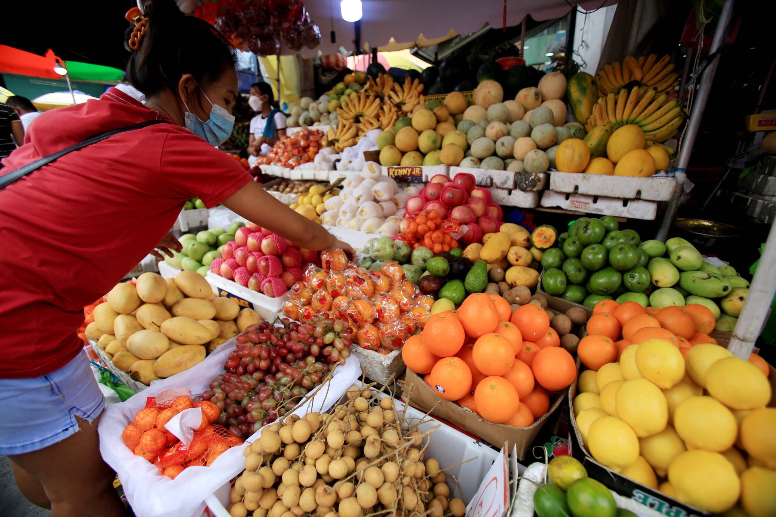 Prices of round-shaped fruits jack up